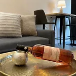 Unique Suite 1 , One Bedroom City Apartment